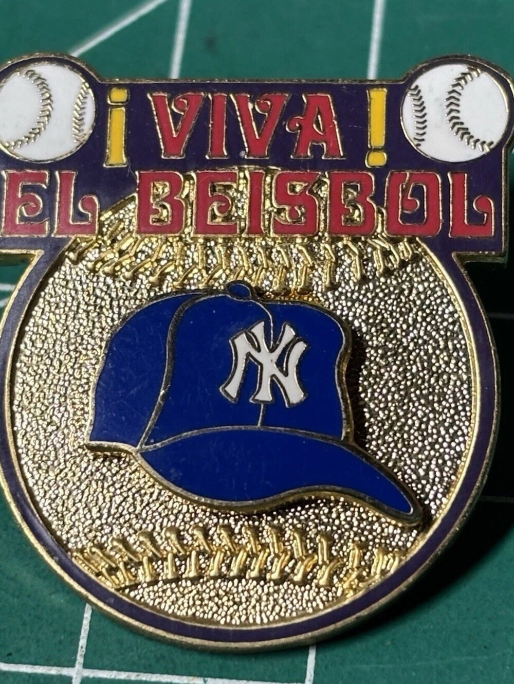 New York Yankees VIva El Beisbol PIn USA Only MLB Licensed Baseball Pin 1997